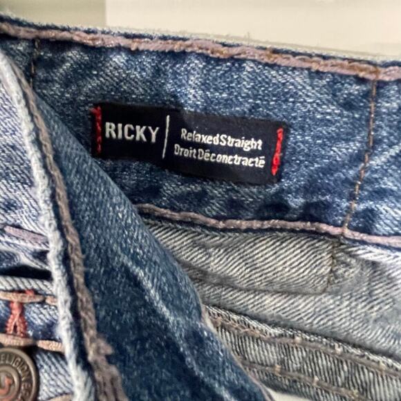 TRUE RELIGION Men’s Ricky Distressed Relaxed Straight Jean size 30 - Picture 6 of 10